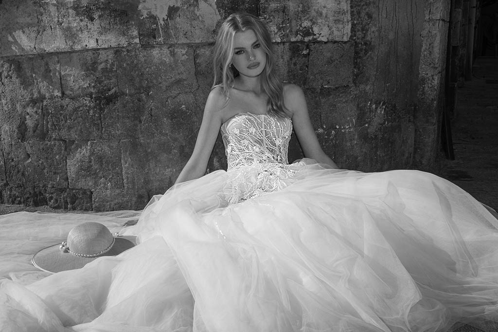 Wedding dresses Milano- bridal Outlet, production samples and Morilee