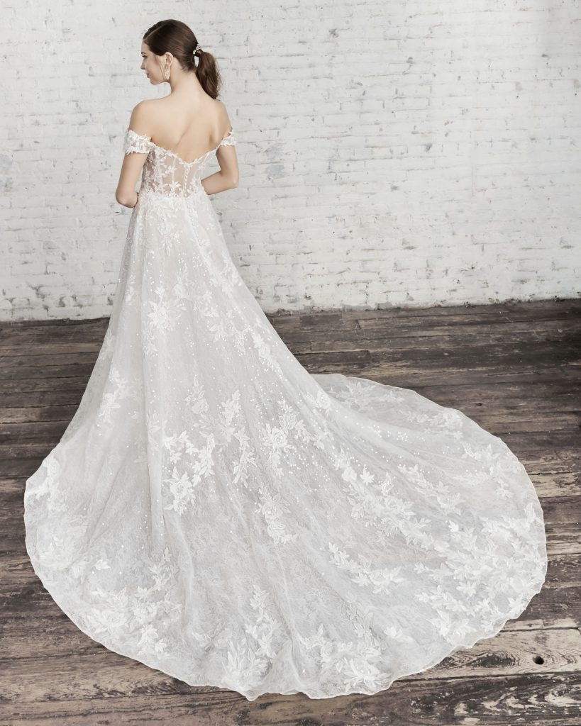 The 13 Best Alluring Backless Wedding Dresses for the Bold Bride